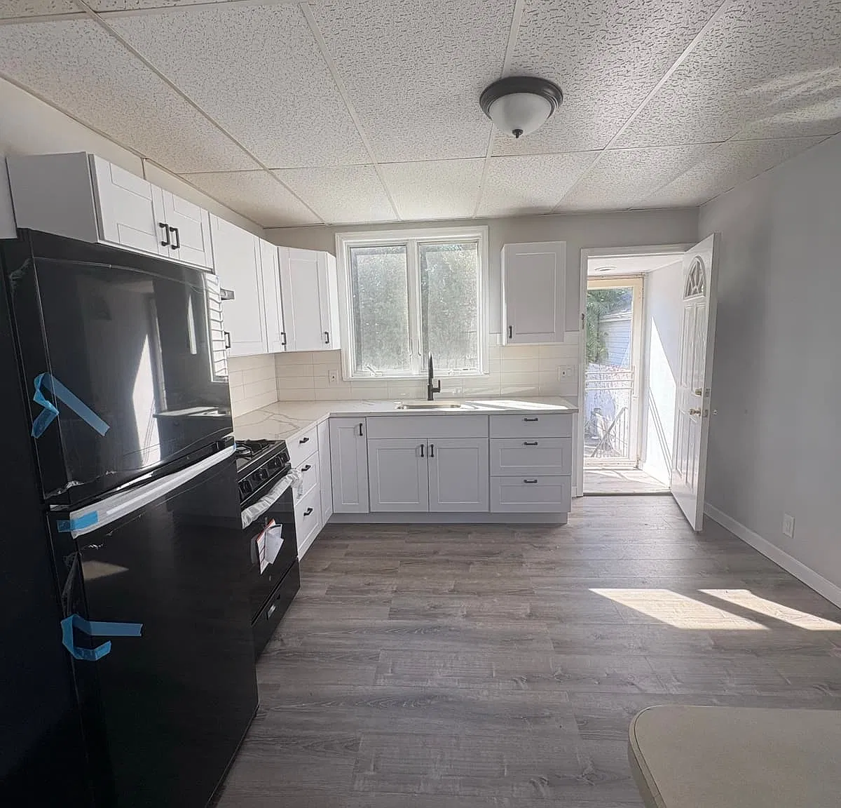 696 Worth Ave — Photo 2