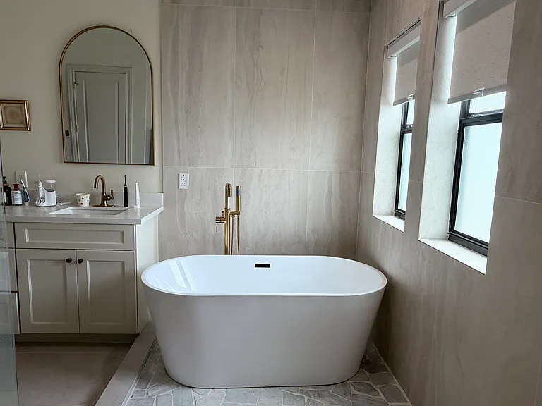 The 3rd-floor master bedroom's bathroom.