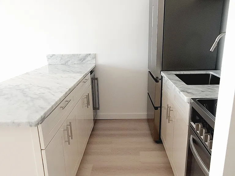 747 Amana St — Photo 10