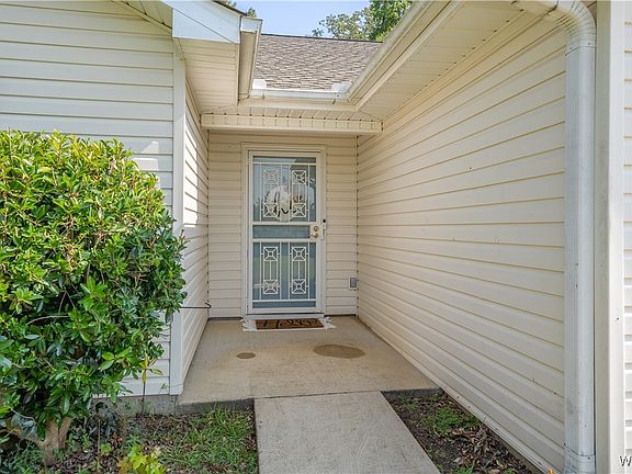 4th image of 18480 Thoroughbred Dr