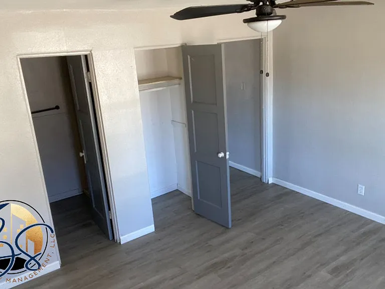 1104 W Broadway St — Photo 5