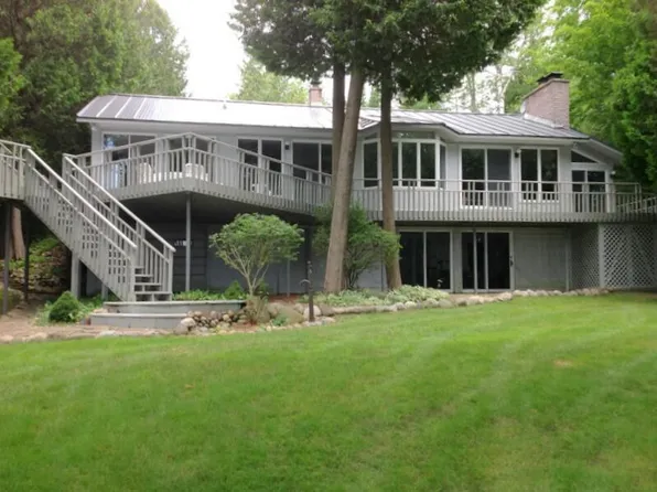 385 S Lake Huron Shore Dr, Harrisville, MI 48740