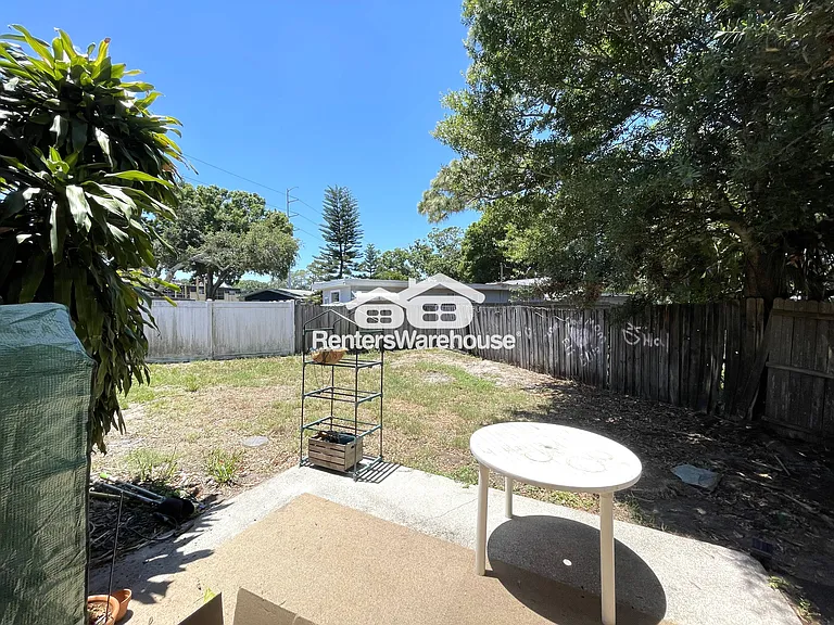 802 Embassy Rd — Photo 25
