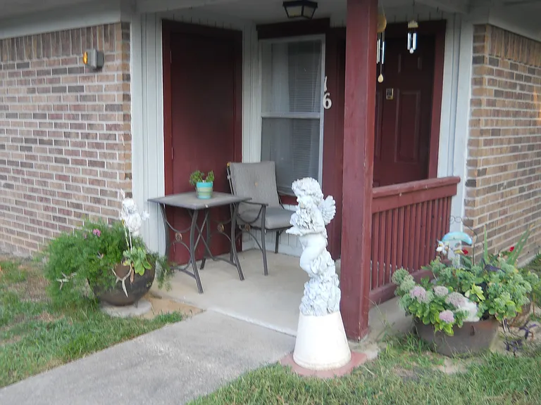 202 Richards St — Photo 3
