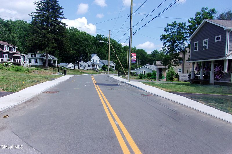 3rd image of 252 Florida Avenue