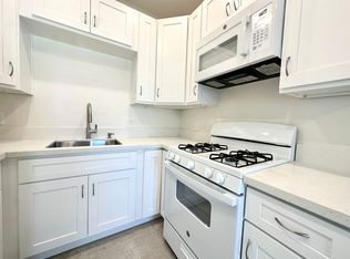 561 S Desert View Dr APT 2, Palm Springs, CA 92264