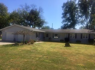 910 E 1150th Ave, Shobonier, IL 62885