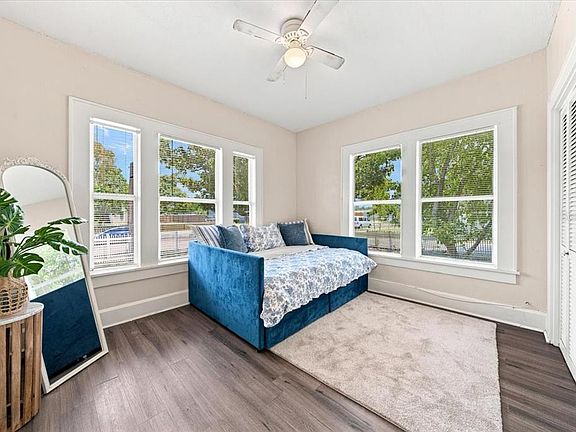 5th image of 4026 4TH AVENUE S