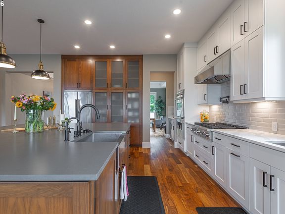 4th image of 16902 Chapin Way