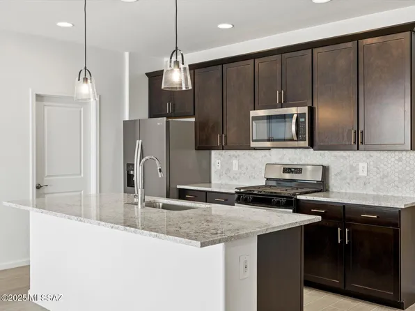 6949 W Sweetshade Ln, Tucson, AZ 85757