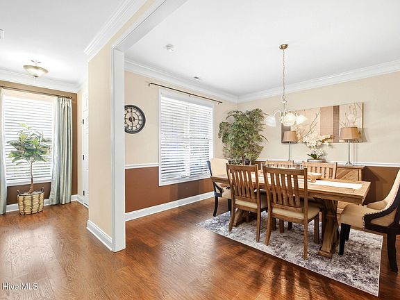 4th image of 422 Chablis Way