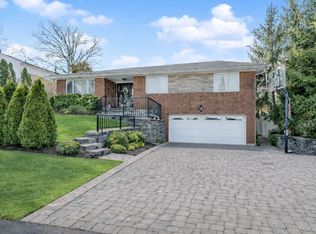 27 Witteman Place, Staten Island, NY 10301