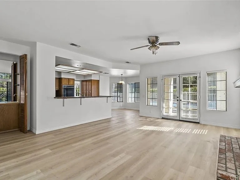 1056 Hooper Dr — Photo 5