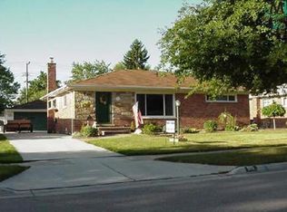 915 Huntington St, Mount Clemens, MI 48043