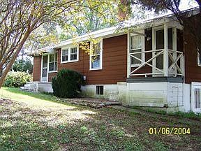 2nd image of 121 Pine Ave