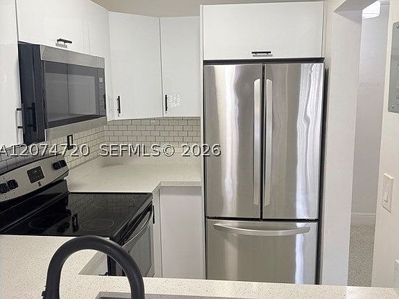 4th image of 755 SW 6th St APT 6