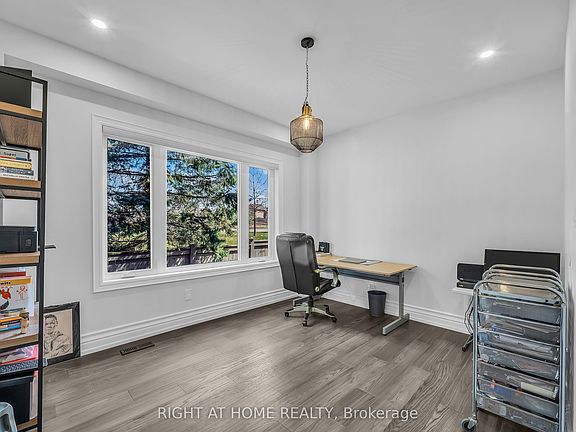 5th image of 1092 Stonehaven Ave