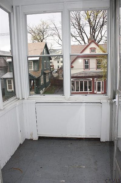 5th image of 542 MORRIS Avenue