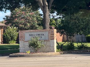 724 Fox Glen Rd, Lancaster, TX 75146