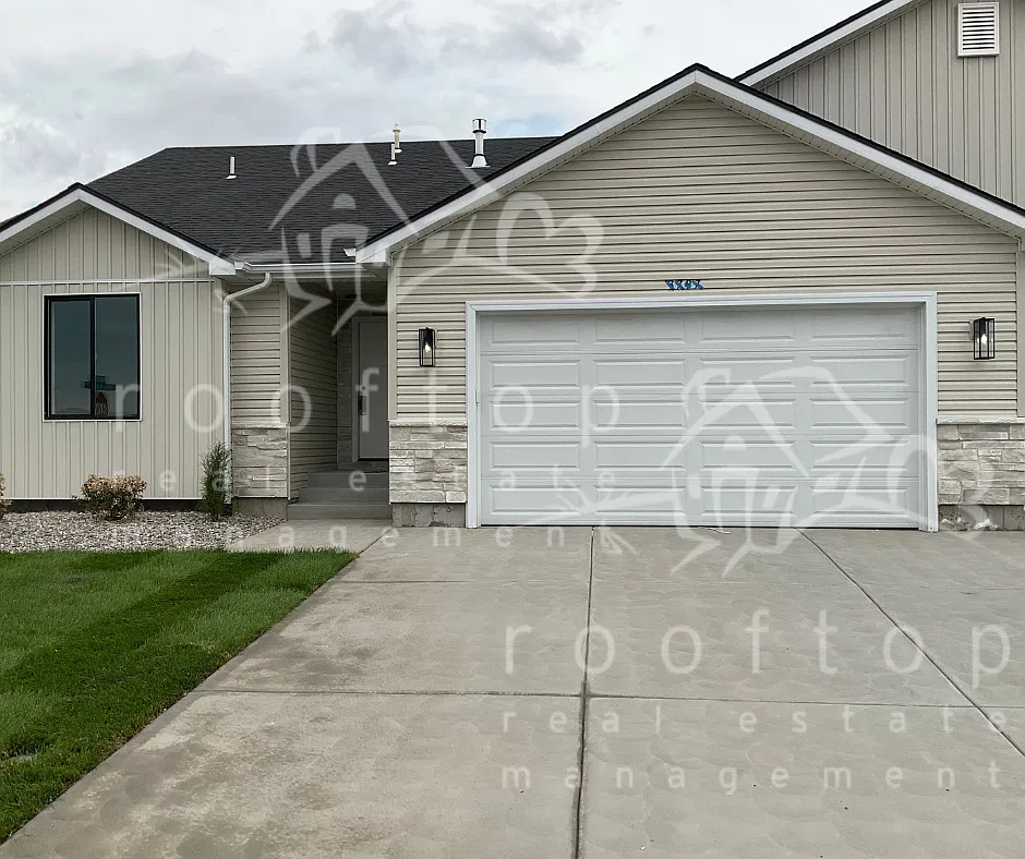 3 bed, $1,895 — Photo 1