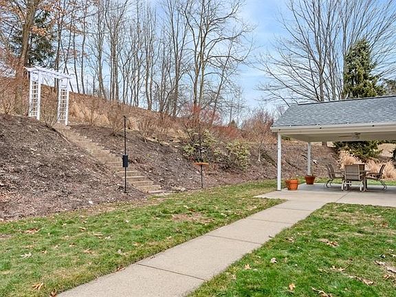 3rd image of 120 Foxwood Dr