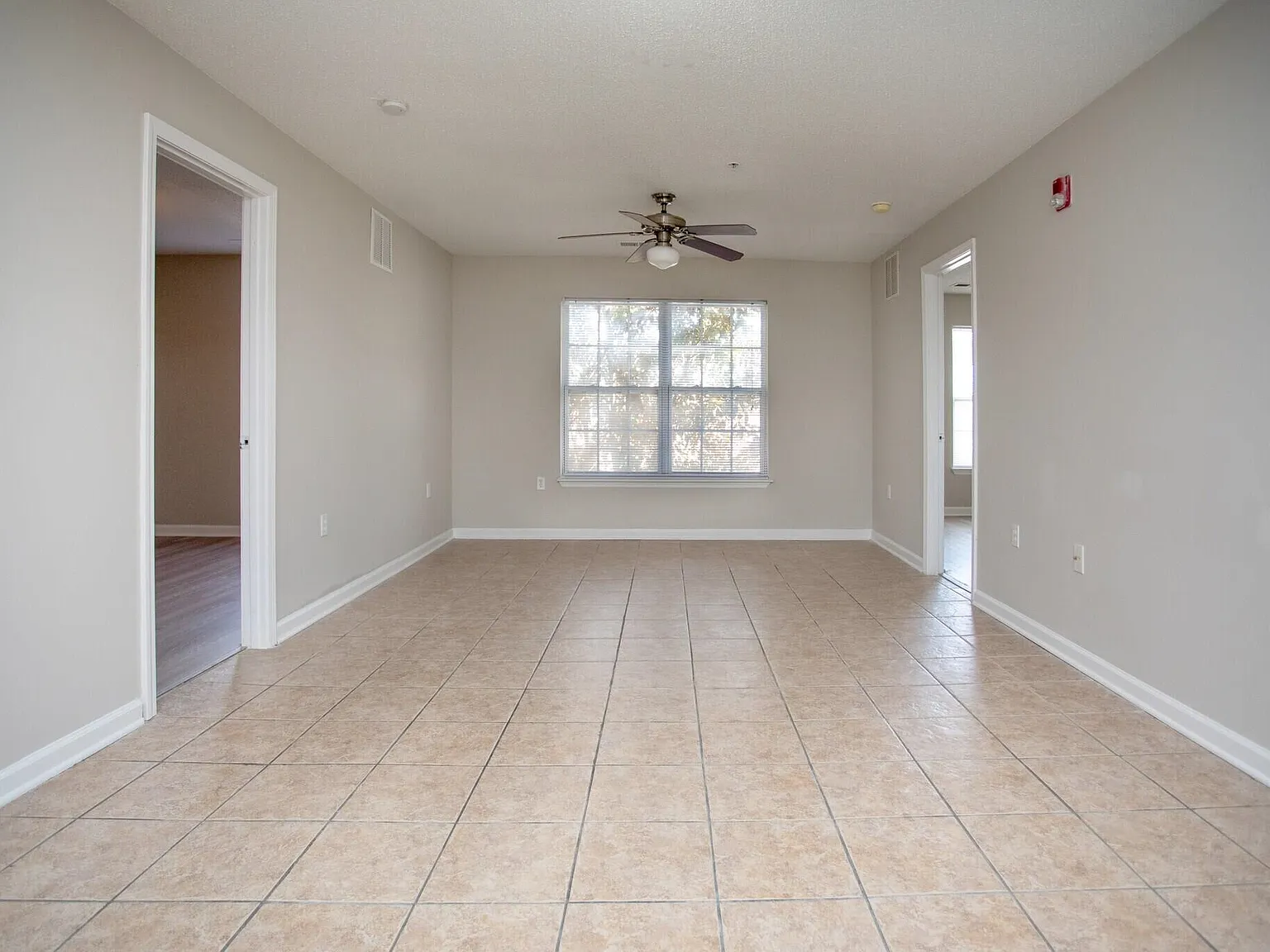 3 bed, 1264 sqft, $1,300 — Photo 3