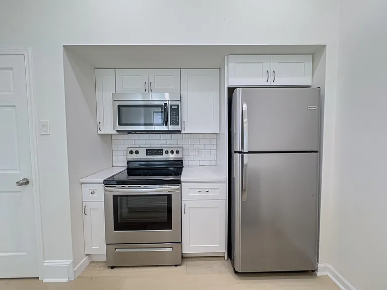 1703 Green St #4 — Photo 11