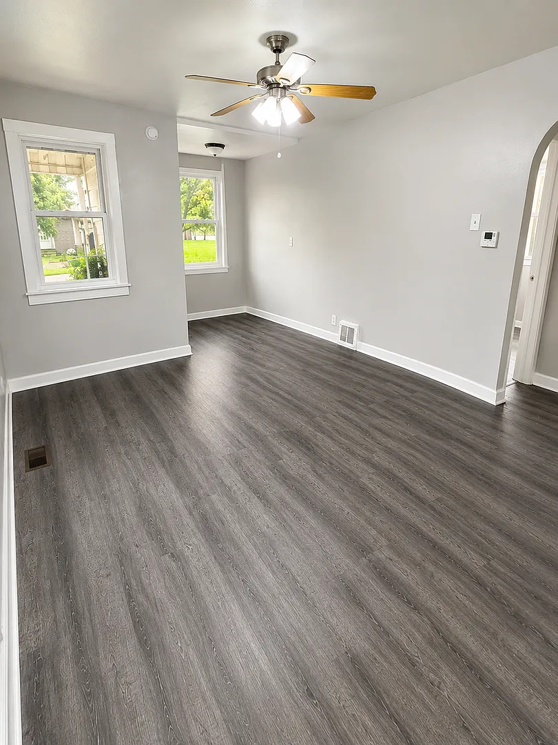2 bedroom 1 bathroom house — Photo 3