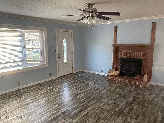 3rd image of 1302 E Walnut Grove Dr