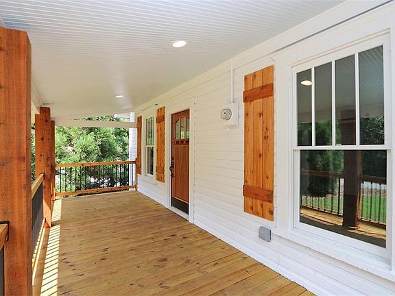 5th image of 374 Roselane St