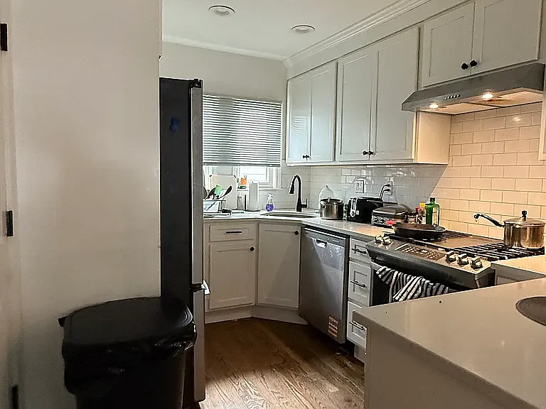5 bed, 1500 sqft, $8,600 — Photo 1