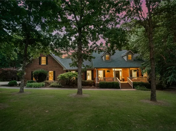 2432 N Toy Dr, Fayetteville, AR 72704
