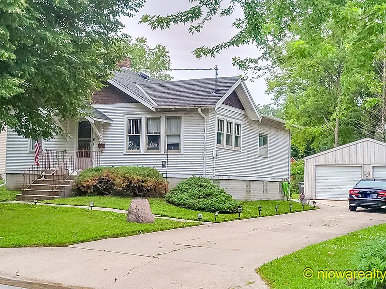 2043 S Harding Ave — Photo 1
