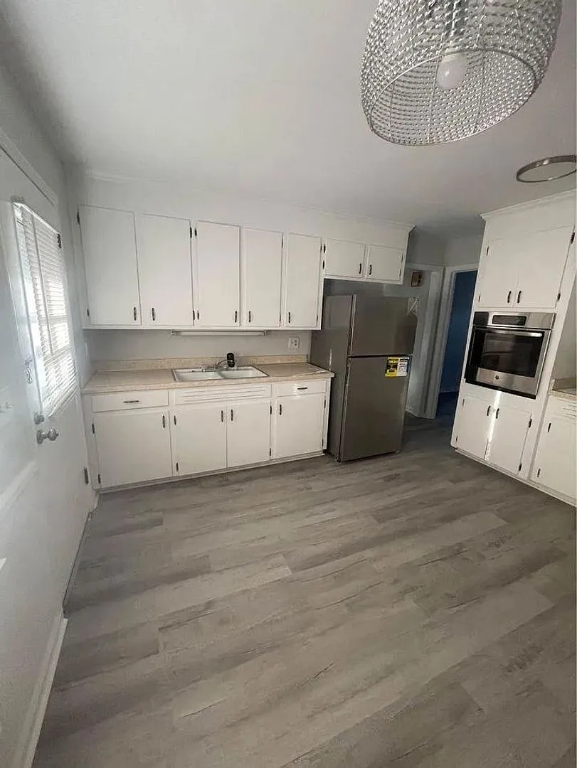 Comfortable & Convenient Living in the Heart of West Columbia — Photo 1