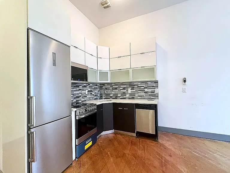 376 S 3rd St #1F — Photo 5