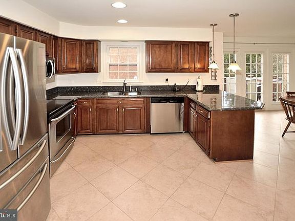 2nd image of 11910 Matthews Ct
