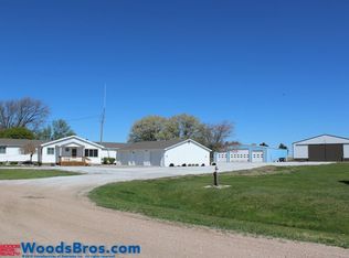107 W 10th Rd, Doniphan, NE 68832