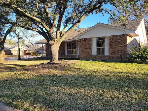 801 Sunnybrook Dr, Baytown, TX 77521