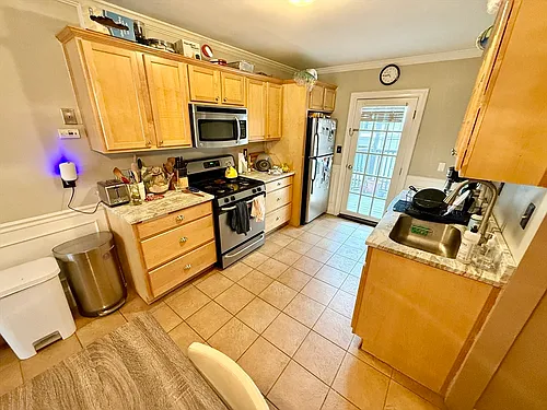 401 W 4th St #1 Photo 1