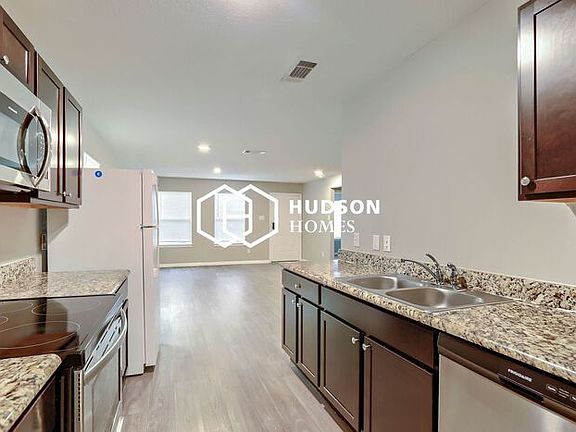 5th image of 8118 Chateau St