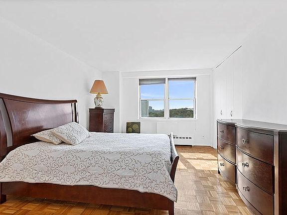 3rd image of 5700 Arlington Ave APT 10D