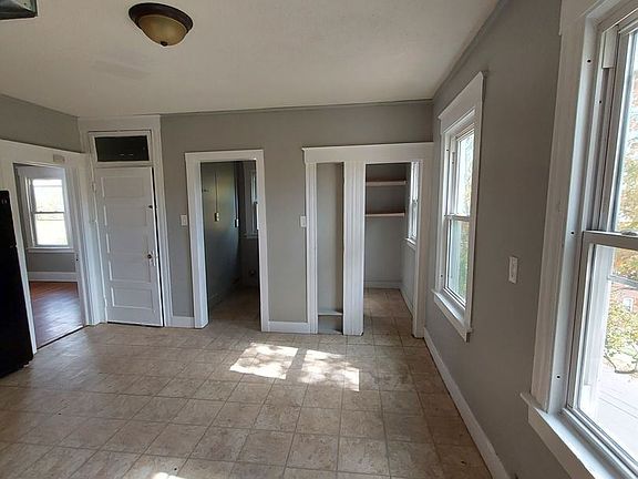 4th image of 535 Burritt St #2