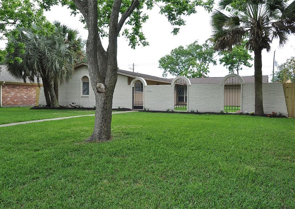 1st image of 4622 S Flamingo Dr