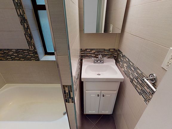 5th image of 403 Audubon Ave APT 1D