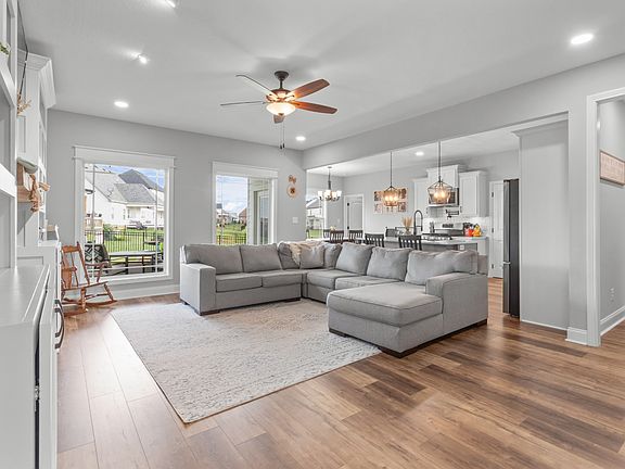 4th image of 1486 Hereford Blvd