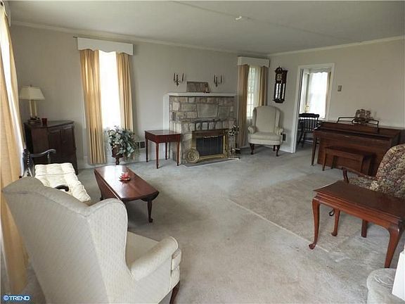 5th image of 515 Fairhill St