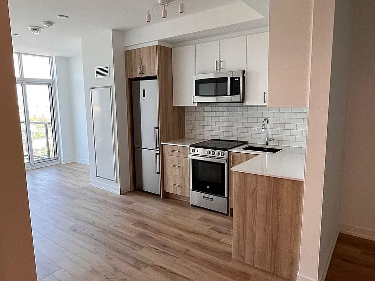 1195 The Queensway #1003 — Photo 3