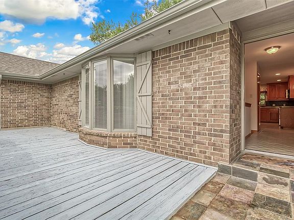 2nd image of 2803 Wildwood St