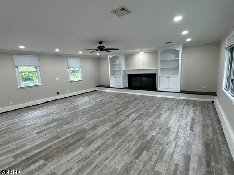 4 bed, 3.0 bath, $6,000 — Photo 1