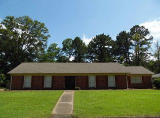1423 Autumn Oaks Dr, Jackson, MS 39211